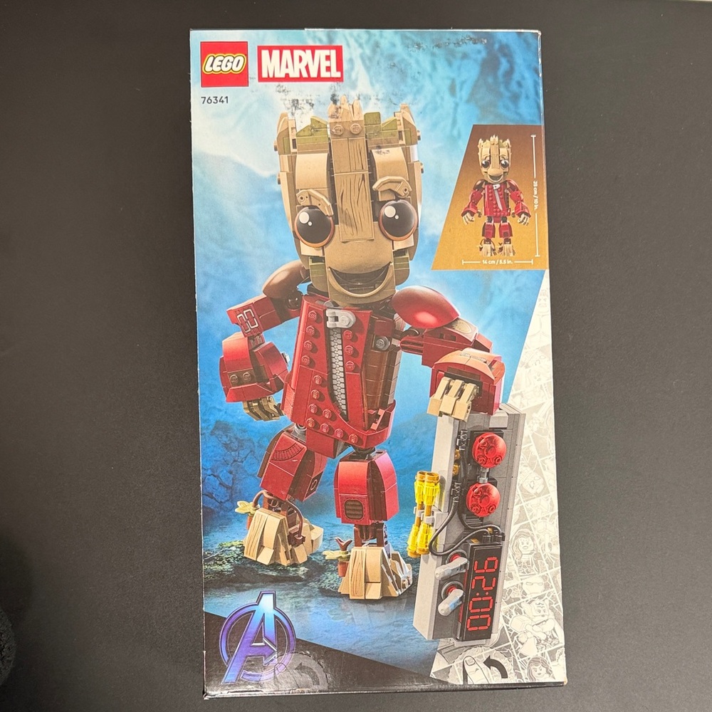 LEGO Marvel Ravager Groot Set - Red and Brown - Picture 2 of 2